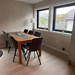 Sentral Toppleilighet 3.etg 4 Pers Svolvaer