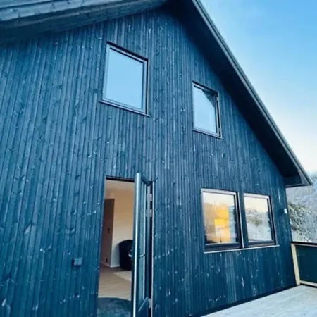 Sentral Toppleilighet 3.etg 4 Pers * Svolvaer