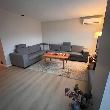 Sentral Toppleilighet 3.etg 4 Pers Apartment
