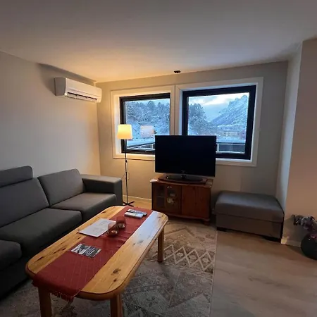 Sentral Toppleilighet 3.etg 4 Pers Apartment Svolvaer