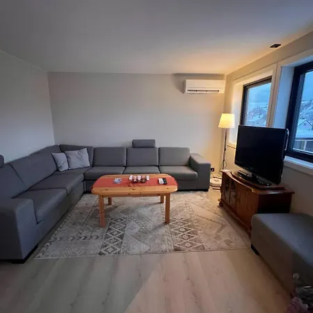 Sentral Toppleilighet 3.etg 4 Pers Apartment Svolvaer