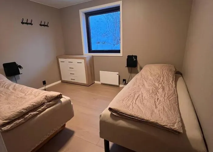 Sentral Toppleilighet 3.etg 4 Pers Svolvær